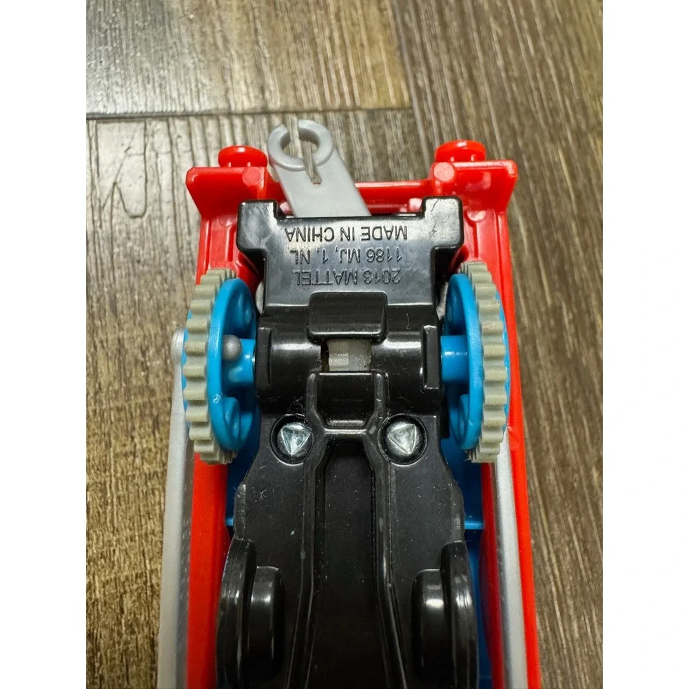 Thomas & Friends TrackMaster Motorized Thomas Muddy Scraped Engine BML06 2013